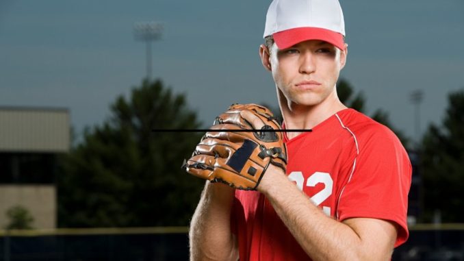 les différents modèles de casquette de baseball joueur avec des vêtements rouge.